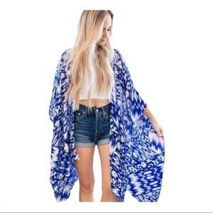 Michael Brushes‎ Batwing Ruana Coverup & Scarf